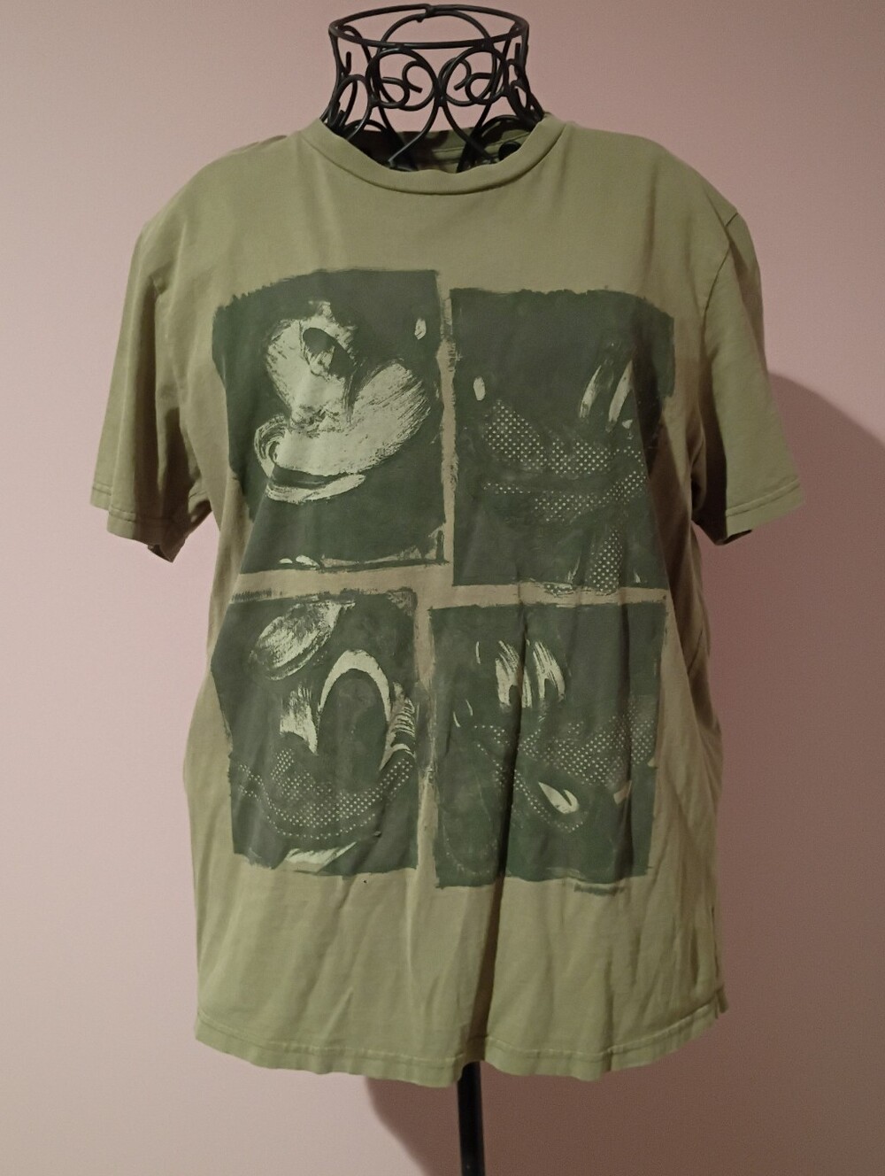 🌻 Disney Store Unisex Artwork Drawing Sketch Graphic Tee Medium (Flawed)